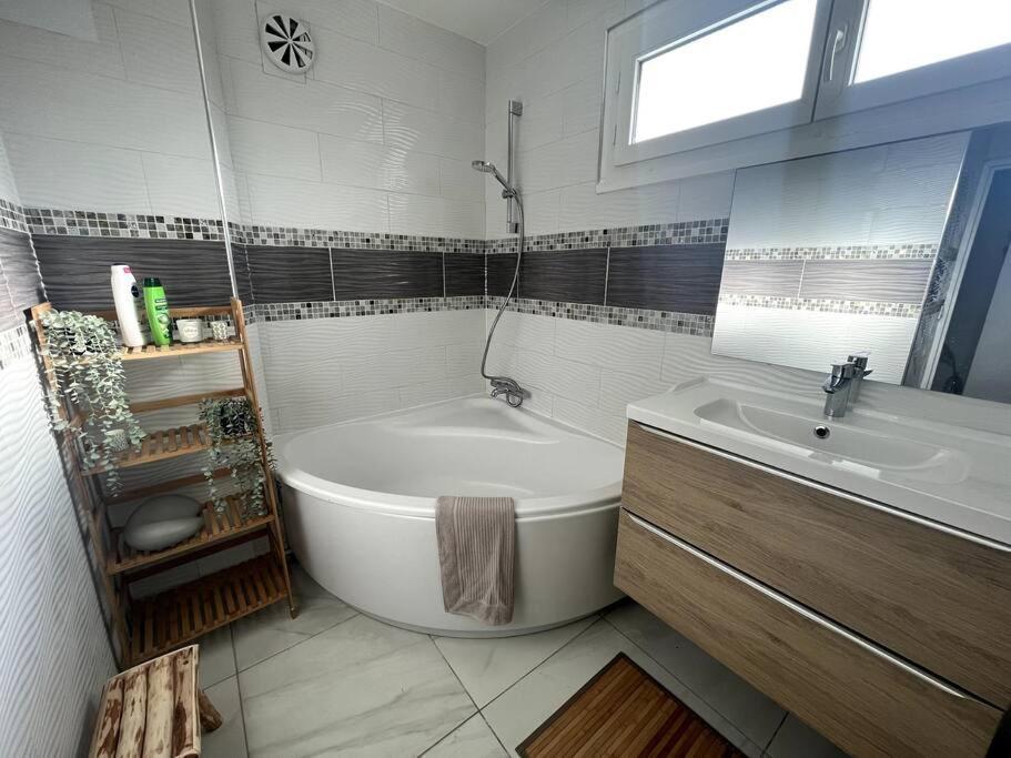 Hana Home Mantes-La-Jolie 6 Personnes Parking Public Gratuit Business&Family エクステリア 写真